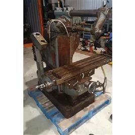 Used Old Universal Milling Machine, Machine Type: Universal Milling Machine