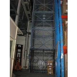 Vrc Factory Lift, Capacity: 1-2 ton